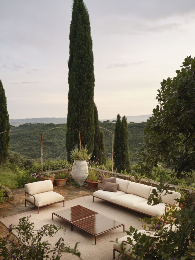 Fast Loungemöbel für den Außenbereich Sofas und Couchtische