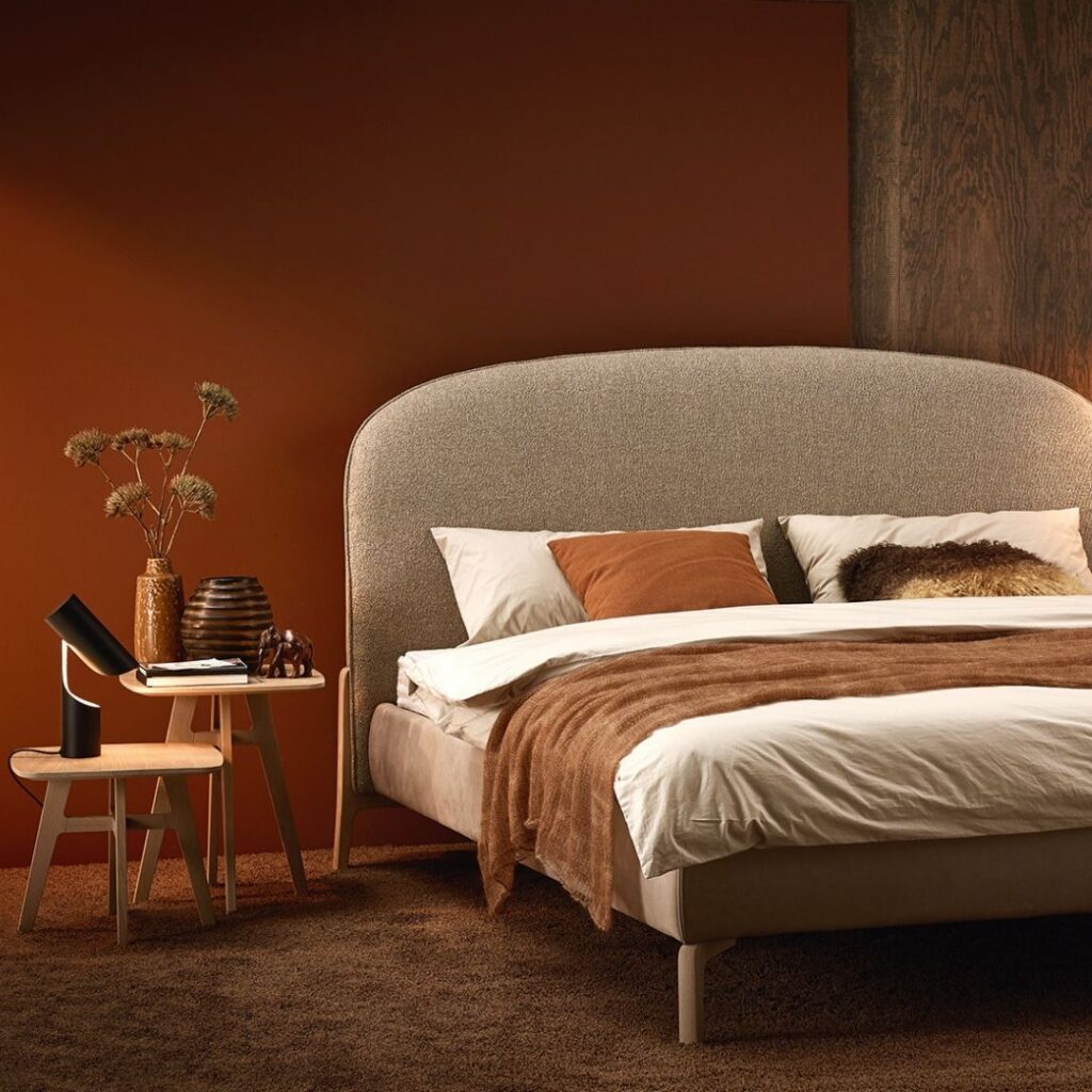 Möller Polsterbett mit Holzfüße IVY